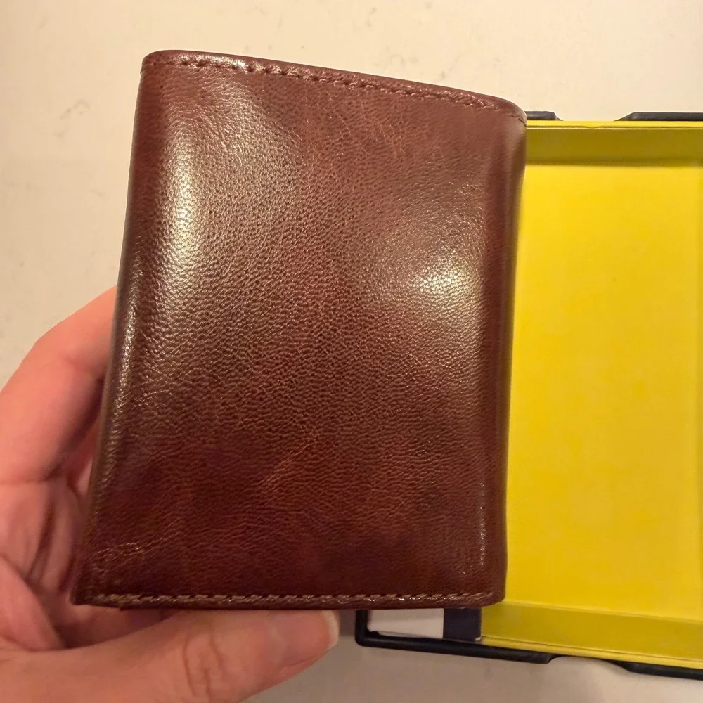 Robert Graham Mens NEW Genuine Leather Tri-Fold Wallet Brown RFID Blocking Boxed